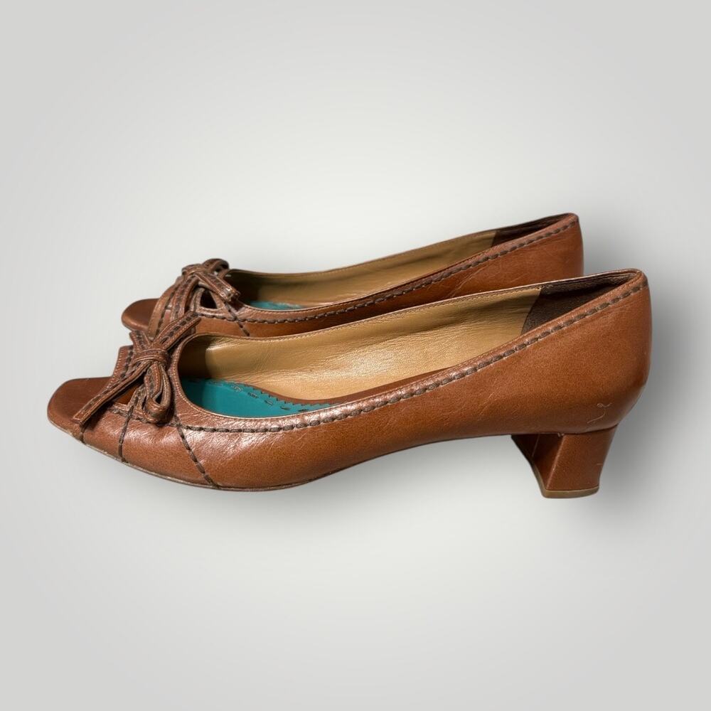 Vintage Brown Leather Peep-Toe Low Heel Pumps with Bow Accent